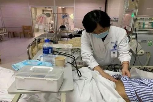 Chàng trai 18 tuổi phải chạy thận vì mỗi ngày đều uống thứ nước vạn người mê