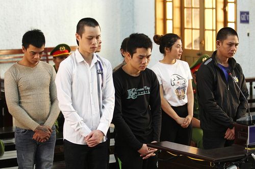 Gia Lai: Nhóm buôn lậu hơn 77.000 bao thuốc lá lãnh án