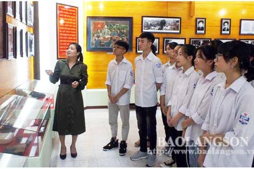 Tiếng súng báo hiệu cho cuộc Tổng khởi nghĩa giành chính quyền
