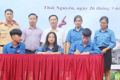 Tuyên truyền kiến thức ATGT cho đoàn viên, thanh niên