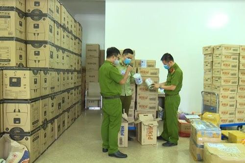 Lực lượng chức năng Hà Nội xử lý 3.134 vụ buôn lậu, gian lận, hàng giả trong tháng 9