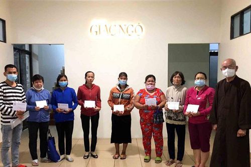 Bạn đọc cúng dường chùa, ủng hộ bệnh nhân khó khăn