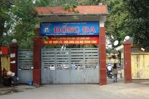 Một học sinh rơi từ tầng 3 xuống sân trường ở Hà Nội