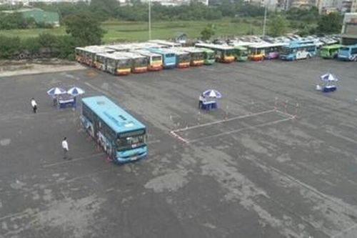 Lái xe buýt đua tài trong ngày hội lái xe giỏi, an toàn năm 2020