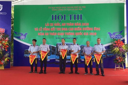 Nhân viên xe buýt Thủ đô tranh tài lái xe giỏi, phục vụ tốt