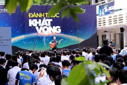 Đánh thức khát vọng cho giới trẻ
