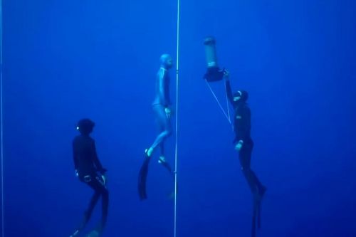 Chàng trai phá kỷ lục lặn tự do với độ sâu 112 m