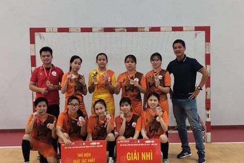 IUH lỡ 'ngôi hậu', tiền đạo Trịnh Thu Trang bật khóc nức nở