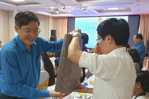 Gặp mặt những nhà giáo cống hiến hết mình cho sự nghiệp GD&ĐT