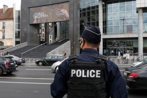 Tấn công bằng dao ở Paris: Hung thủ nhằm vào tờ Charlie Hebdo