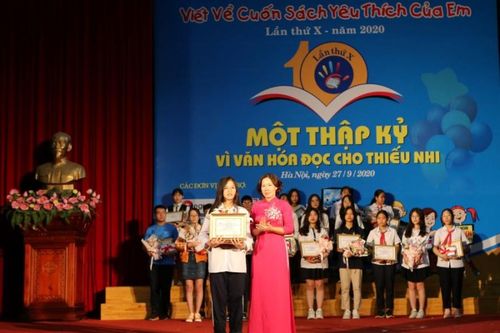 Báo Phụ nữ Thủ đô trao giải Cuộc thi 'Viết về cuốn sách yêu thích của em'
