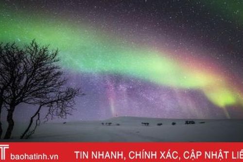 Cực quang uốn lượn trên nền trời đêm tuyệt đẹp ở Phần Lan