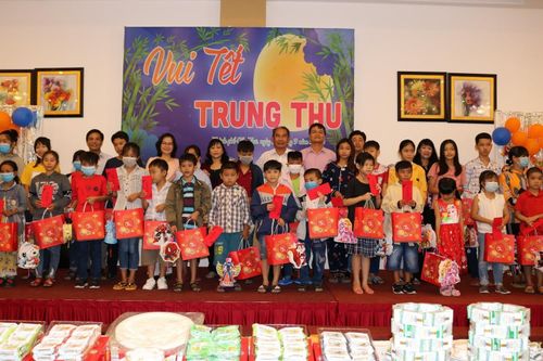 Cần Thơ: Trung Thu ấm áp đến với trẻ em có hoàn cảnh khó khăn