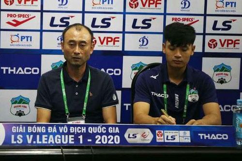 HLV Lee Tae-hoon: 'HAGL bị tâm lý nặng nề từ lúc chưa đá với SLNA'