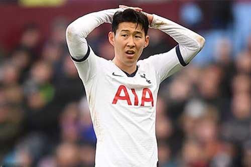 Son Heung-Min suýt cân bằng kỷ lục sút trúng khung gỗ của Trossard ở trận gặp M.U