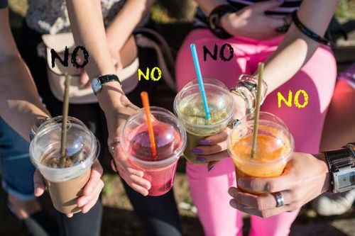 Lý do đáng sợ khiến bạn phải dừng sử dụng ống hút nhựa ngay lập tức