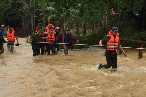 Mưa lớn cô lập nhiều nơi ở Phú Thọ, 2 người tử vong, 7 người bị thương