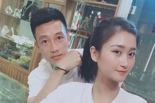 Huy Hùng lừa bạn gái đổi vé may bay chỉ để ở cạnh nhau thêm mấy tiếng