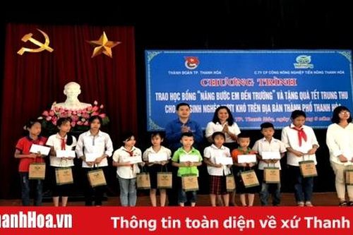 Thành đoàn TP Thanh Hóa trao học bổng 'Nâng bước em đến trường' cho học sinh nghèo vượt khó học giỏi