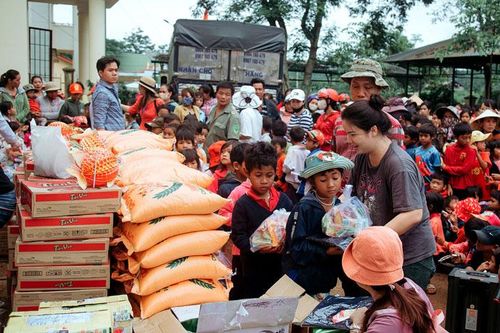 Gần 1.500 phần quà đến mới người nghèo và trẻ em huyện Di Linh