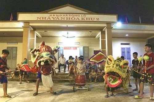 Trăng rằm sáng đất ven sông