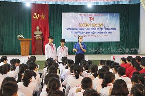 Diễn đàn 'Xây dựng tình bạn đẹp - nói không với bạo lực học đường'