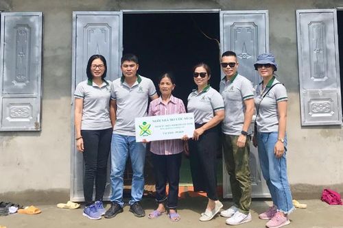 Tặng nhà cho gia đình nạn nhân chất độc da cam