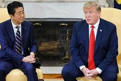 Cựu Thủ tướng Abe tiết lộ bình luận 'sốc' của ông Trump về Trung-Triều