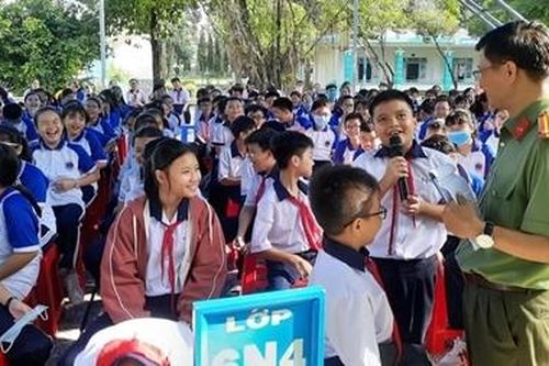 Nâng cao kiến thức phòng chống bạo lực học đường cho 500 học sinh