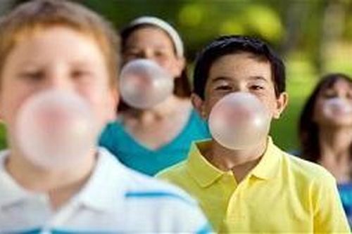 Nhai kẹo cao su có nhiều tác dụng với sức khỏe