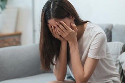 Yêu nhau 4 năm bạn trai chưa một lần 'đòi', tôi vui mừng nghĩ anh là 'của hiếm', ai ngờ vừa cầu hôn xong anh bật khóc thú nhận sự thật bàng hoàng