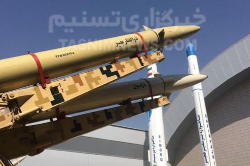 Iran trình làng tên lửa đạn đạo mới có tầm bắn lên đến 700km