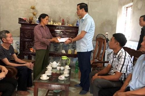 Mặt trận Phú Thọ thăm hỏi, hỗ trợ các gia đình bị thiệt hại do mưa lớn