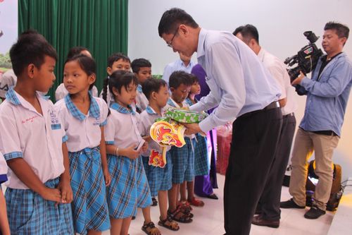 Cần Thơ: Tổ chức Trung thu cho trẻ em nghèo