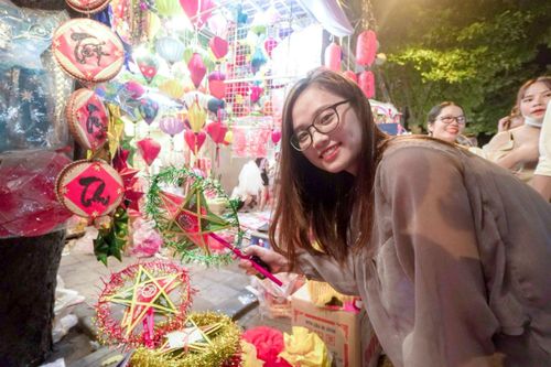 Phố Hàng Mã đông nghịt tới 0h