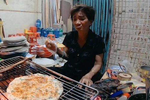 Chủ quán bánh tráng ở Đà Lạt bị tố đuổi, chửi khách