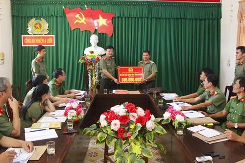 CA tỉnh TT-Huế hỗ trợ xây nhà tình nghĩa cho cán bộ khó khăn