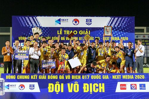 'Cậu bé vàng' Văn Quyến giúp SLNA vô địch U17 Quốc gia