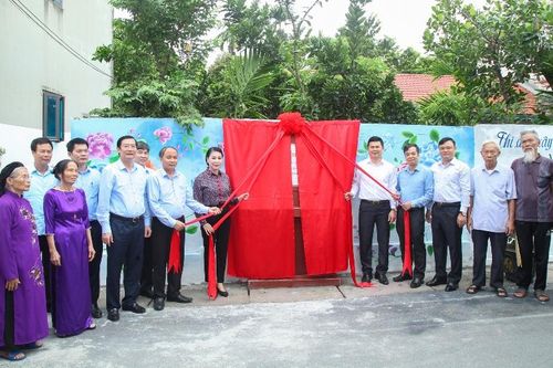 Vĩnh Phúc: Gắn biển công trình chào mừng Đại hội Đảng bộ tỉnh nhiệm kỳ 2020-2025 tại huyện Vĩnh Tường