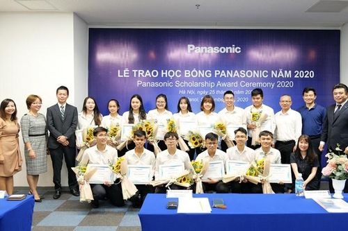 Trao tặng 15 suất học bổng hỗ trợ sinh viên tài năng trên toàn quốc năm 2020