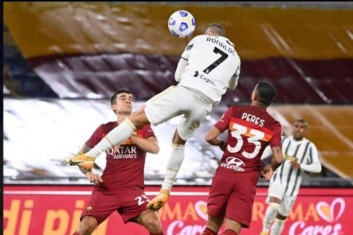 Ronaldo 'bay cao' kinh ngạc