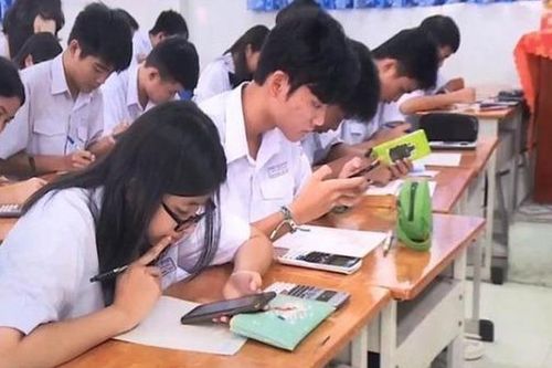 Cho học sinh sử dụng điện thoại trong giờ học: Quá 'thoáng'?