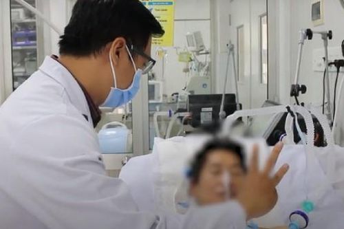 Bệnh nhân ngộ độc nặng vì pate Minh Chay dần phục hồi sau khi tiêm thuốc giải độc