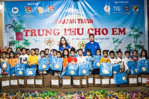 'Trung thu cho em' đến với trẻ em nghèo