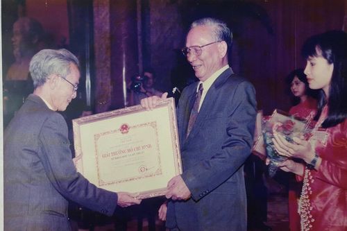 Giáo sư, Viện sỹ Hồ Tôn Trinh: Một nhân cách trí thức lớn có công xây dựng nền lý luận văn học