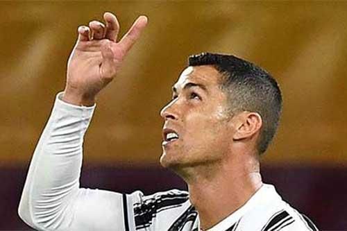 Ronaldo trở thành cầu thủ đầu tiên cán mốc 450 bàn ở các giải VĐQG châu Âu