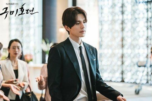 'Hồ ly' Lee Dong Wook sắp gặp mặt khán giả, điều gì khiến tác phẩm của anh đầy trở nên đầy sức hút?