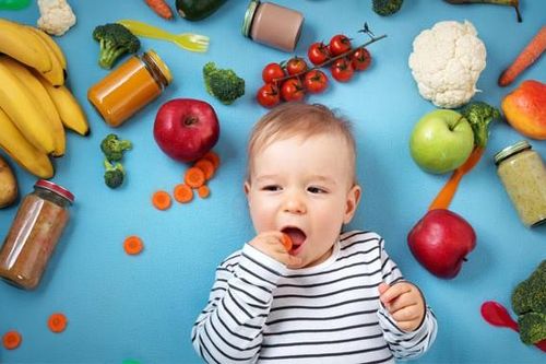 Nên cho trẻ ăn gì vào thời điểm giao mùa hè - thu?