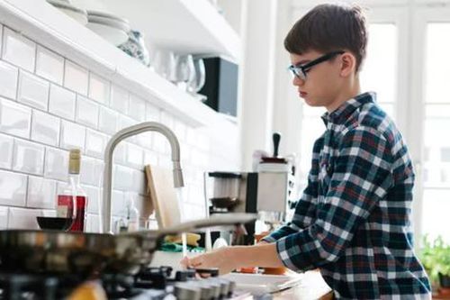 Để con tuổi teen hợp tác hơn khi làm việc nhà