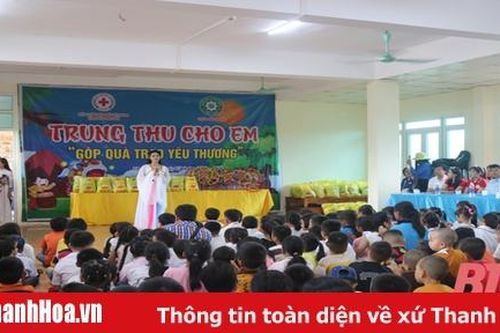 Trao 550 suất quà cho học sinh mồ côi, có hoàn cảnh khó khăn nhân dịp Trung thu